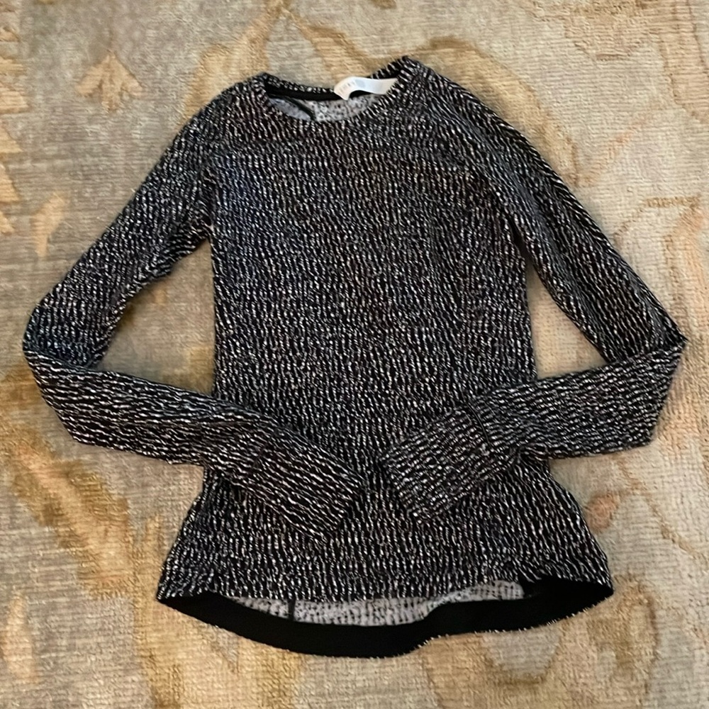 This is a lululemon slim fit running pullover